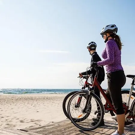 Comfortable Homes Close To The Sea *