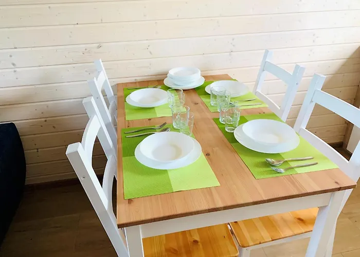 Comfortable Homes Close To The Sea *